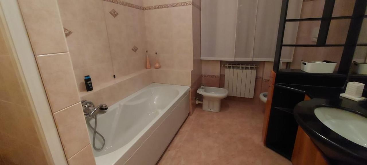 Casa T.U.A. Appartement Sale Marasino Buitenkant foto