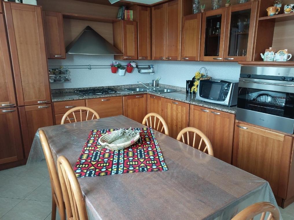 Casa T.U.A. Appartement Sale Marasino Buitenkant foto